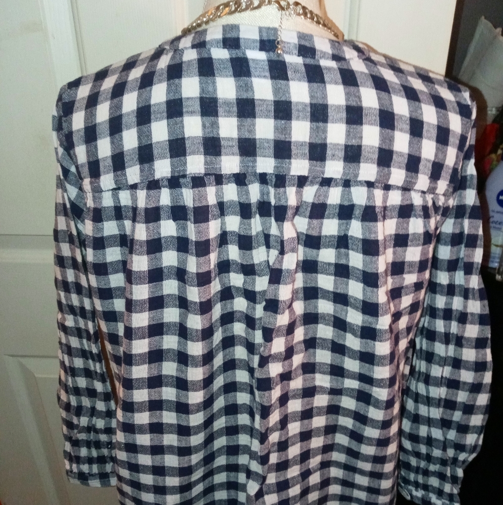 Woman's Top - Picture 5 of 5